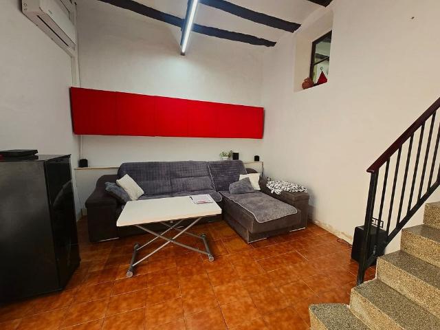 Casa adosada en venta en calle Joan Maragall, Salomó, de 180 m² 5 habitaciones por 130.000