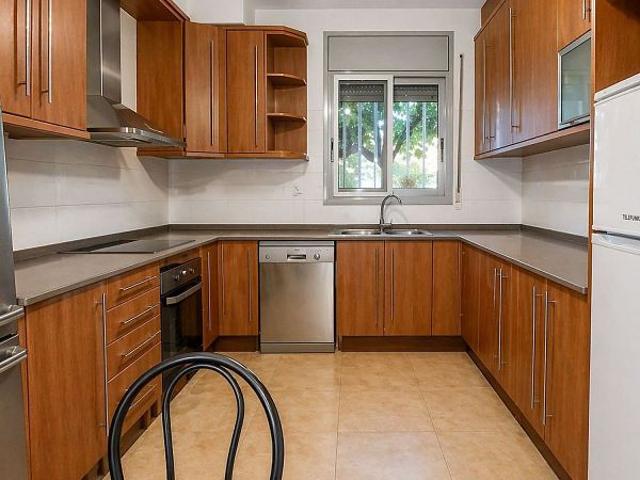 Casa adosada en venta en calle Josep Tarradellaspuig, Vendrell, El, de 260 m² 4 habitaciones por 340.000