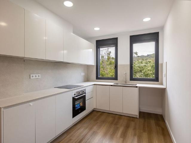 Casa adosada en venta en calle Jacint Verdaguer, Torrelles de Llobregat, de 128 m² 3 habitaciones por 495.000