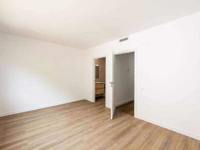 Casa adosada en venta en calle Jacint Verdaguer, Torrelles de Llobregat, de 131 m² 3 habitaciones por 475.000
