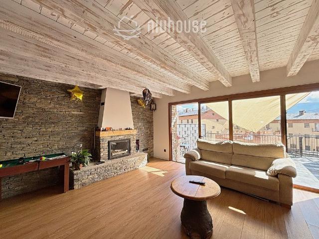 Casa adosada en venta en calle Jacint Verdaguer, Puigcerdà, de 332 m² 4 habitaciones por 580.000