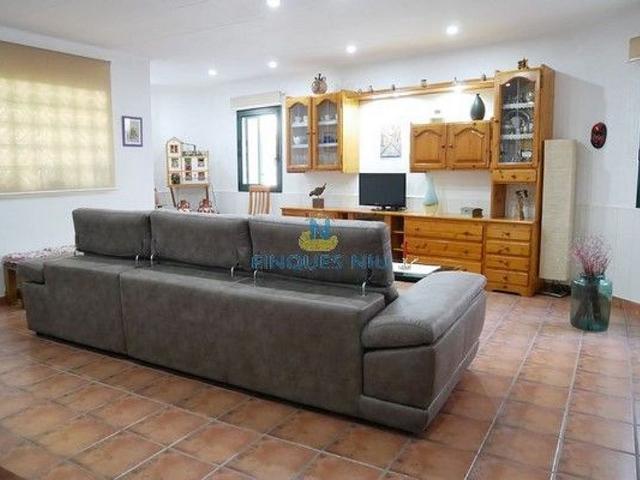Casa adosada en venta en calle Juli Garreta, Sils, de 234 m² 4 habitaciones por 365.000