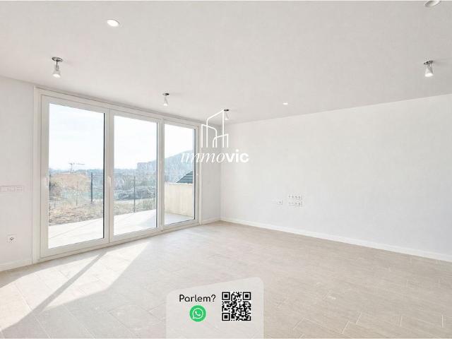 Casa adosada en venta en calle La Molina, Torelló, de 93 m² 3 habitaciones por 349.900