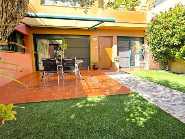 Casa adosada en venta en calle L'abellarol, Tarragona, de 113 m² 4 habitaciones por 479.000