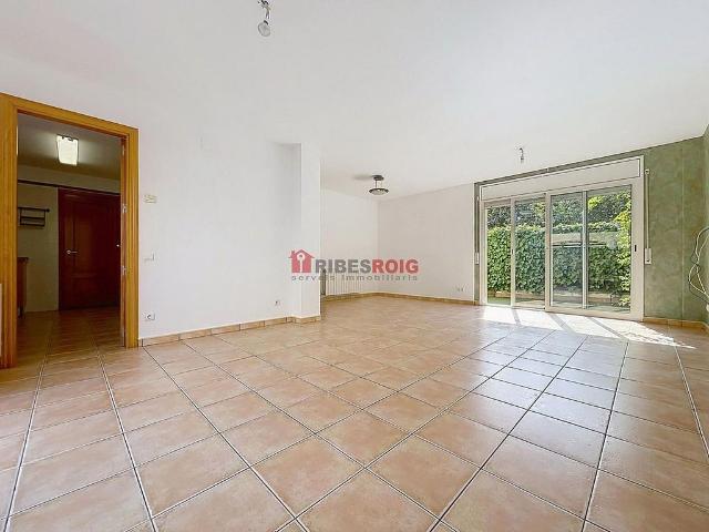 Casa adosada en venta en calle Les Parellades, Sant Pere de Ribes, de 170 m² 5 habitaciones por 600.000