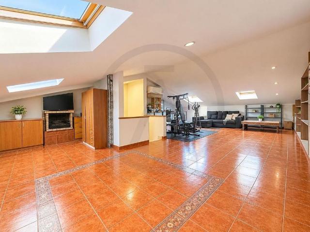 Casa adosada en venta en calle Lluís Millet, Viladecavalls, de 401 m² 4 habitaciones por 530.000