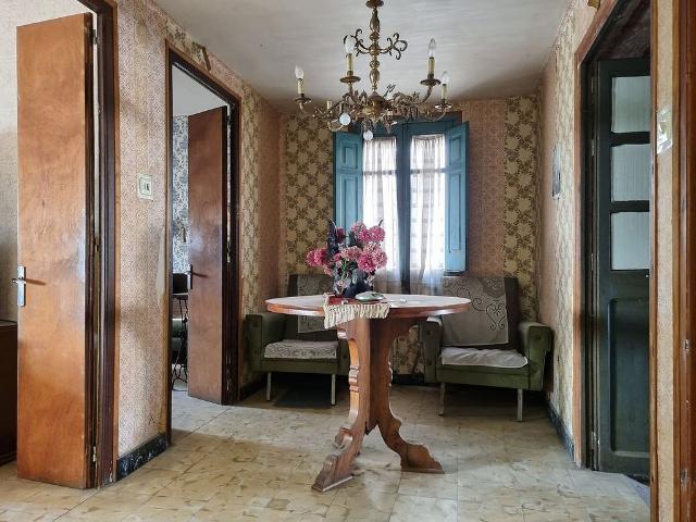 Casa adosada en venta en calle Llibertat, Manresa, de 366 m² 6 habitaciones por 263.000