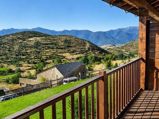 Casa adosada en venta en calle Lugar Cortas, Bellver de Cerdanya, de 190 m² 4 habitaciones por 495.000