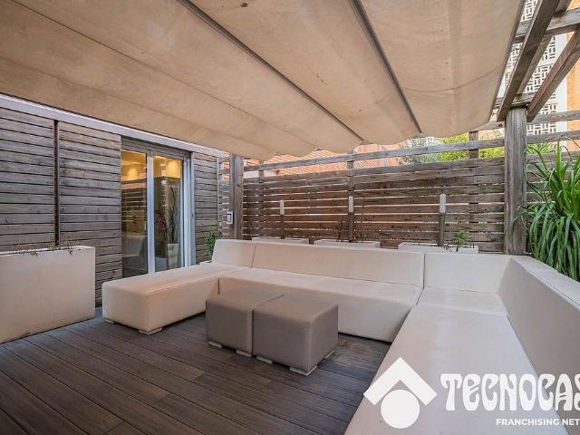 Casa adosada en venta en calle Montiu, Montcada i Reixac, de 337 m² 8 habitaciones por 799.000
