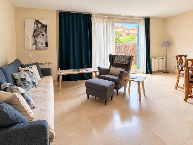 Casa adosada en venta en calle Montserrat Raventós, Sant Llorenç d´Hortons, de 230 m² 4 habitaciones por 375.000