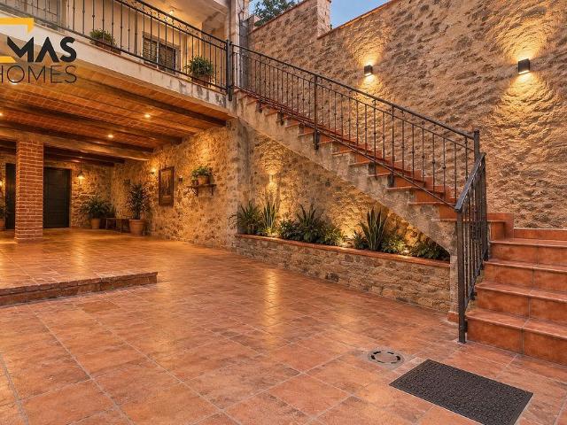 Casa adosada en venta en calle Major, Gelida, de 252 m² 5 habitaciones por 425.000