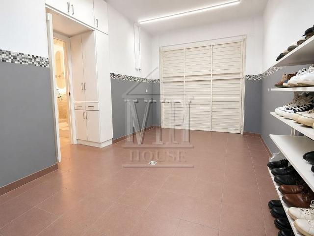 Casa adosada en venta en calle Maria Callas, Badalona, de 180 m² 3 habitaciones por 695.000