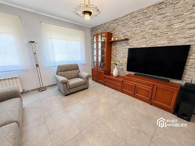 Casa adosada en venta en calle Mitjairesdels, Terrassa, de 130 m² 4 habitaciones por 399.900