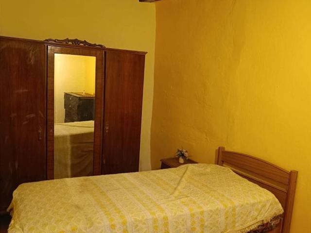 Casa adosada en venta en calle Mig, Tremp, de 200 m² 3 habitaciones por 34.000