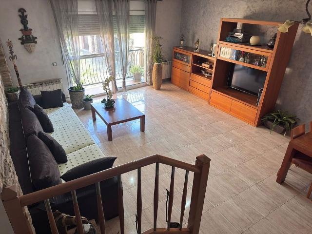 Casa adosada en venta en calle Migdia, Abrera, de 265 m² 6 habitaciones por 410.000