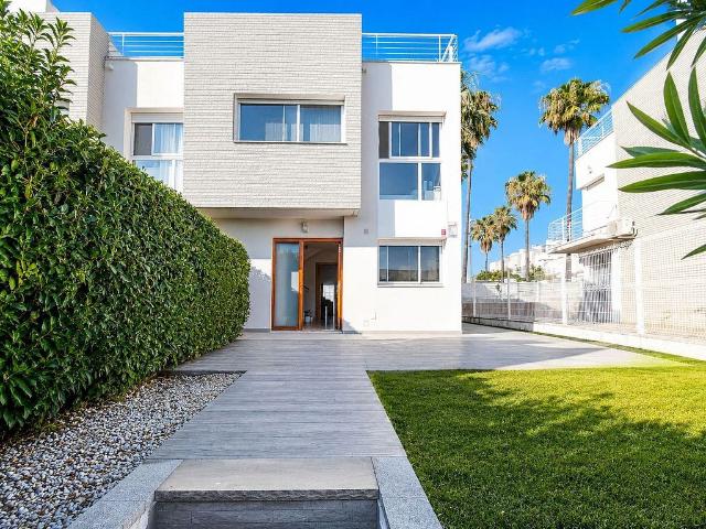 Casa adosada en venta en calle Mimoses de Les, Creixell, de 149 m² 3 habitaciones por 323.000