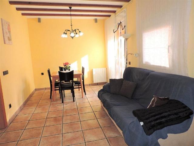 Casa adosada en venta en calle Muntanya, Badalona, de 106 m² 3 habitaciones por 300.000