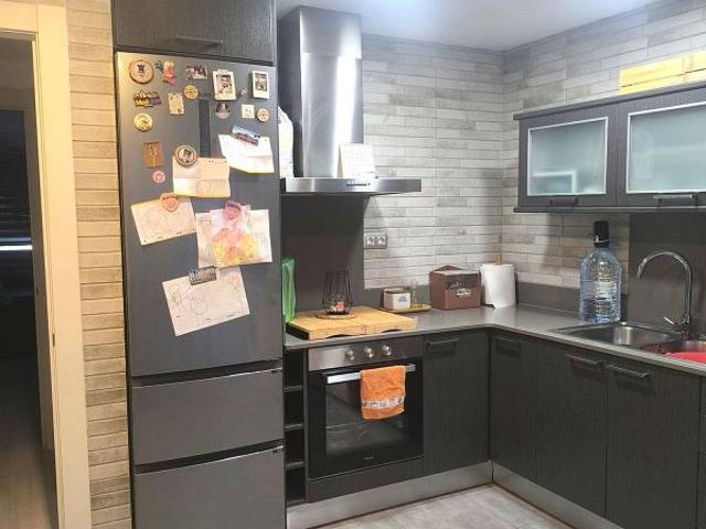 Casa adosada en venta en calle Noguera Pallaresa de la, Sabadell, de 80 m² 1 habitación por 215.000