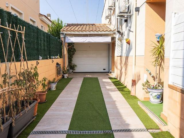 Casa adosada en venta en calle S Domenec, Santa Oliva, de 130 m² 3 habitaciones por 320.000
