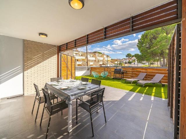 Casa adosada en venta en calle Sol Ixent, Escala, L´, de 91 m² 3 habitaciones por 410.000