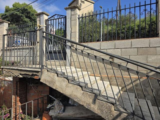 Casa adosada en venta en calle Saldes, Barcelona, de 77 m² 3 habitaciones por 350.000