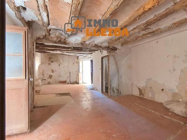 Casa adosada en venta en calle Sant Vicenç, Àger, de 280 m² 5 habitaciones por 69.000