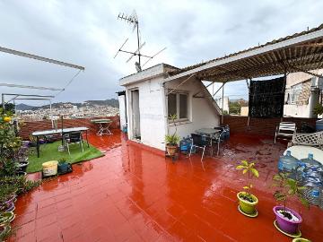 Casa adosada en venta en calle Sant Eduard, Santa Coloma de Gramanet, de 182 m² 5 habitaciones por 429.000