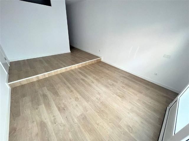Casa adosada en venta en calle Sant Joan Bosco, Mataró, de 100 m² 5 habitaciones por 270.000