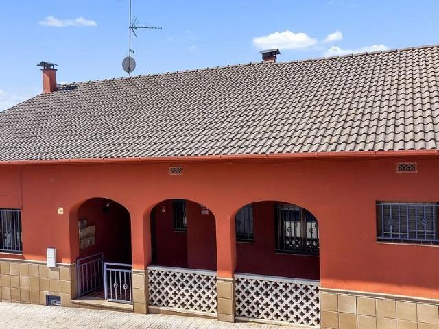 Casa adosada en venta en calle Sant Jordi, Sant Hilari Sacalm, de 390 m² 5 habitaciones por 294.000