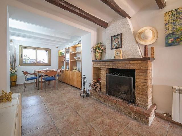 Casa adosada en venta en calle Sant Ramon de Penyafort, Puigdàlber, de 217 m² 4 habitaciones por 290.000