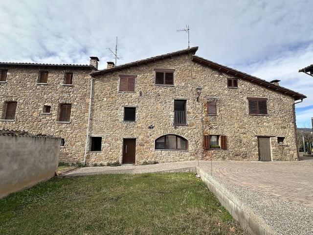 Casa adosada en venta en calle Santa Margarida, Vall de Bianya, la, de 164 m² 4 habitaciones por 410.000