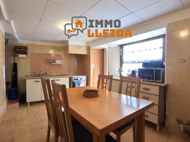 Casa adosada en venta en calle Santa Maria, Castelló de Farfanya, de 185 m² 4 habitaciones por 107.000