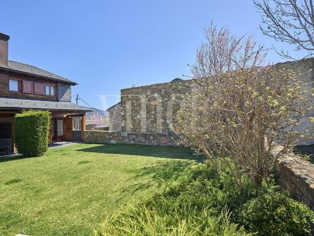 Casa adosada en venta en calle Santa Maria All, Isòvol, de 168 m² 4 habitaciones por 680.000