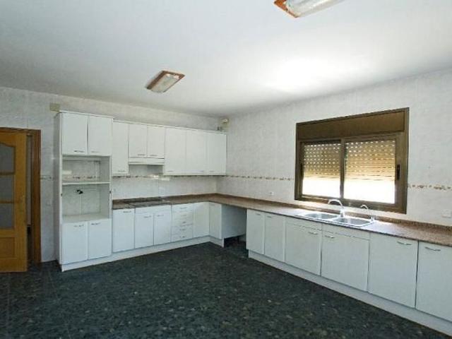 Casa adosada en venta en calle Serral Llarg, Olesa de Bonesvalls, de 237 m² 6 habitaciones por 220.000