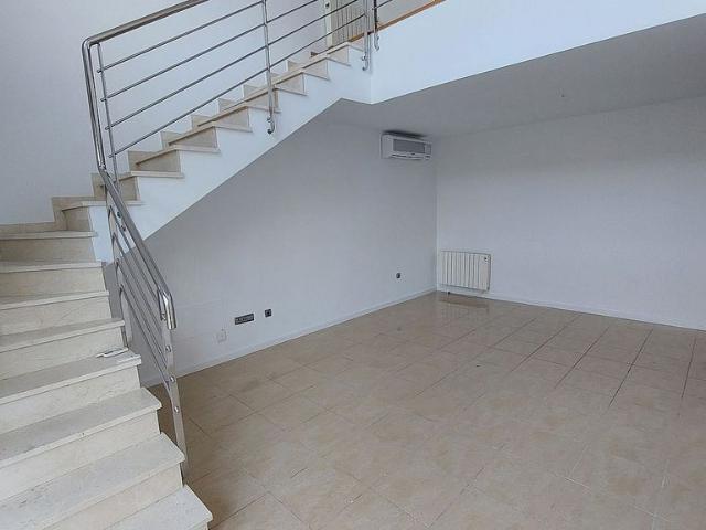 Casa adosada en venta en calle Sinies, Vilafranca del Penedès, de 200 m² 5 habitaciones por 628.000