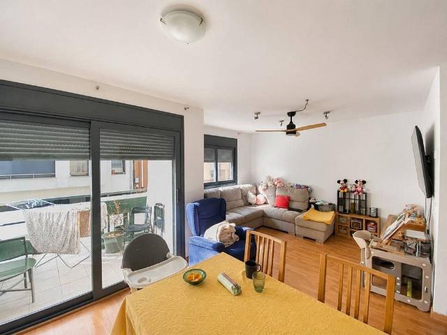 Casa adosada en venta en calle Pompeu Fabra, Sant Joan les Fonts, de 96 m² 3 habitaciones por 260.000