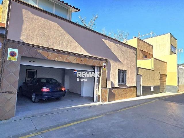 Chalet en venta en calle Ponent, Pineda de Mar, de 241 m² 5 habitaciones por 639.000