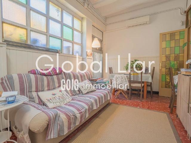 Casa adosada en venta en calle Portugal, Sabadell, de 100 m² 4 habitaciones por 390.000