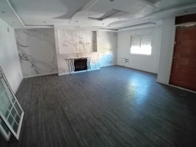 Casa adosada en venta en calle Pau Gargallo, Reus, de 400 m² 4 habitaciones por 356.000
