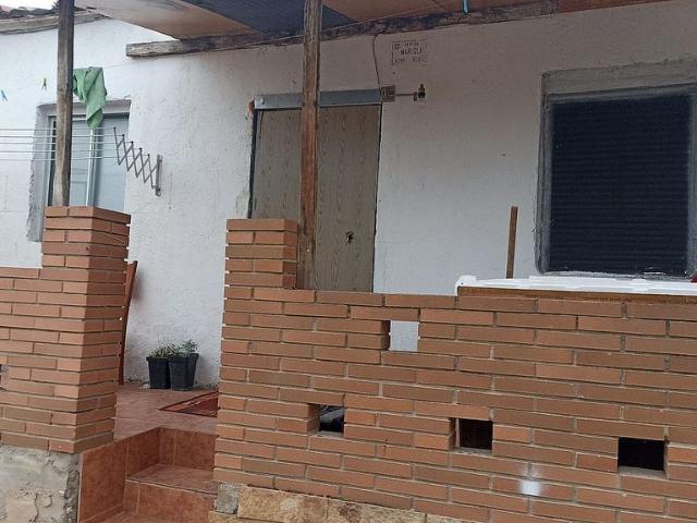 Casa adosada en venta en calle Partida Mariola, Lleida, de 51 m² 2 habitaciones por 34.000