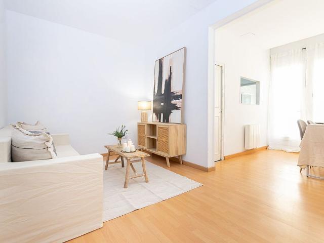Casa adosada en venta en calle Pitagores de, Terrassa, de 190 m² 3 habitaciones por 390.000