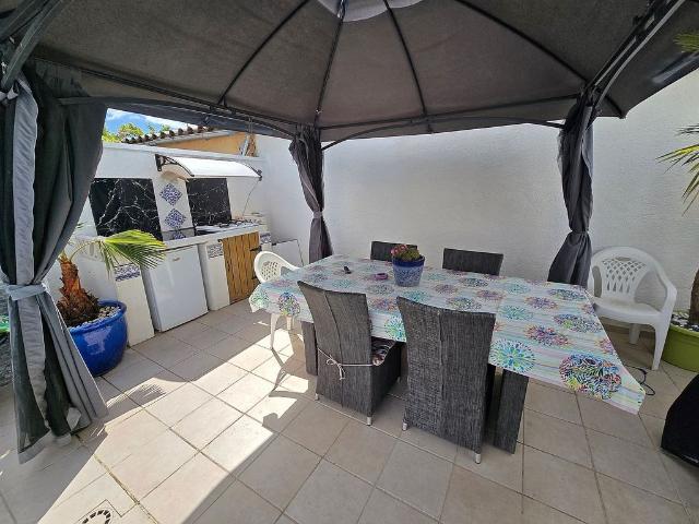 Casa adosada en venta en calle Puigmal F, Castelló d´Empúries, de 74 m² 3 habitaciones por 368.000