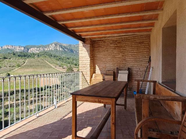 Casa adosada en venta en calle Quenopassa, Vilella Baixa, La, de 840 m² 7 habitaciones por 350.000