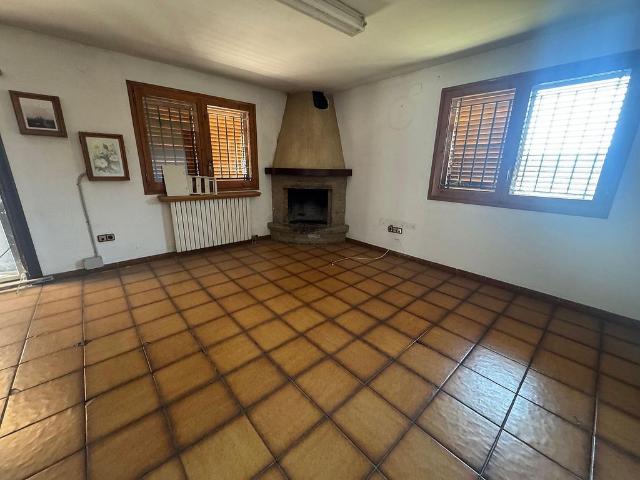 Casa adosada en venta en calle Roderes, Rosselló, de 190 m² 5 habitaciones por 245.000