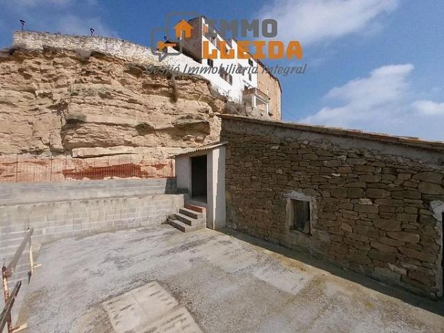 Casa adosada en venta en calle Raval Vernet, Artesa de Segre, de 220 m² 5 habitaciones por 99.000