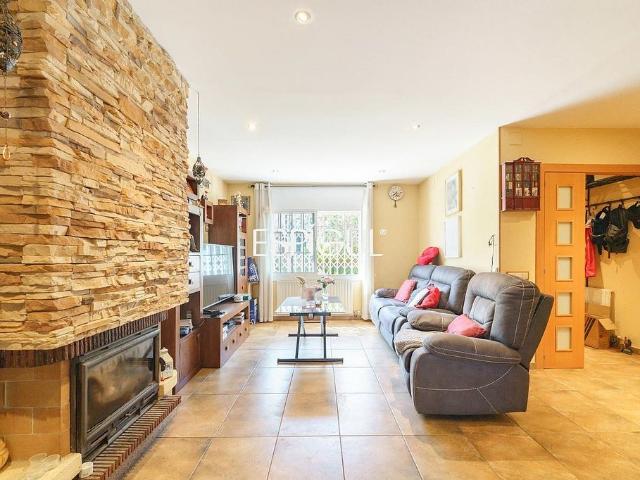 Casa adosada en venta en calle Ramon Llull, Premià de Mar, de 190 m² 4 habitaciones por 620.000