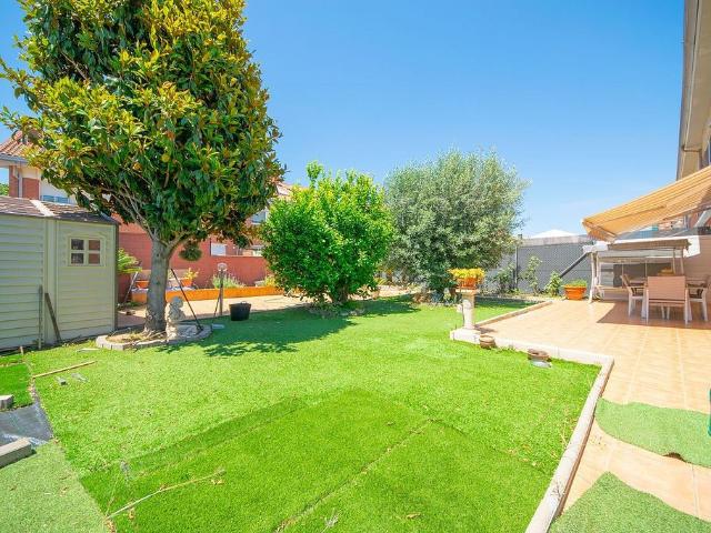 Casa adosada en venta en calle Rd Cerdanyola, Cerdanyola del Vallès, de 195 m² 4 habitaciones por 650.000