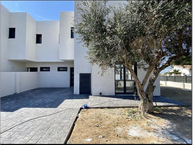 Casa adosada en venta en calle Requesens, Castelló d´Empúries, de 166 m² 4 habitaciones por 739.000