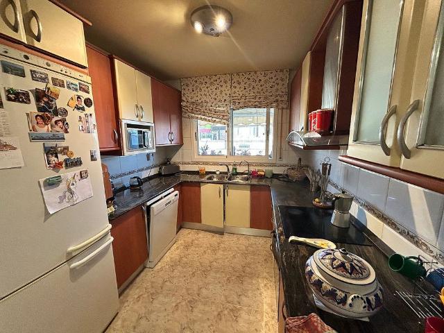 Casa adosada en venta en calle Riu Ciurana, Tarragona, de 250 m² 4 habitaciones por 320.000