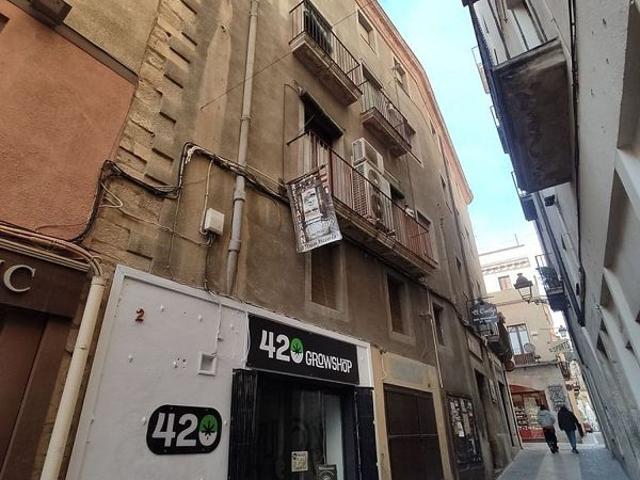 Casa adosada en venta en calle Riber, Montblanc, de 1.265 m² 14 habitaciones por 699.000